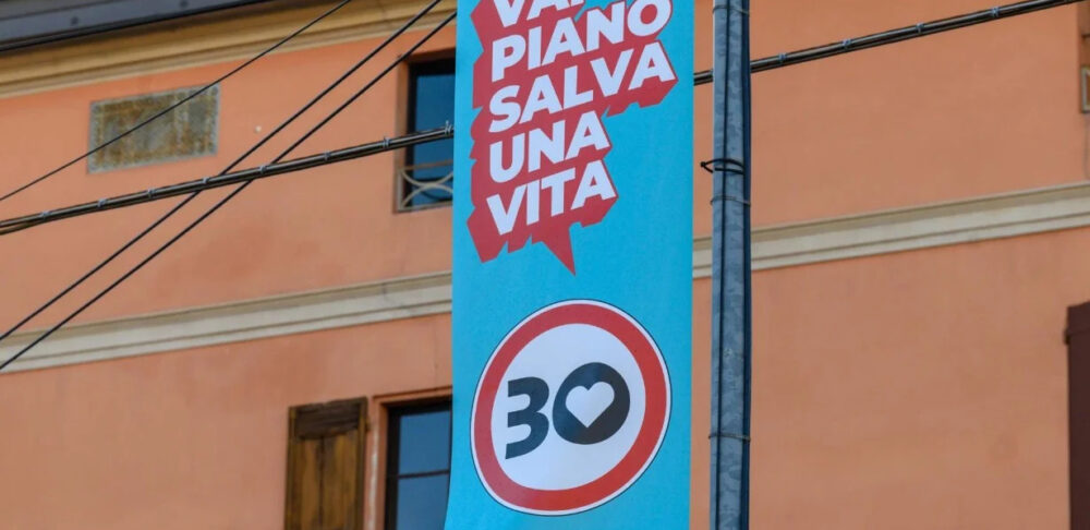 11polemica su Bologna Città 30 manifesto